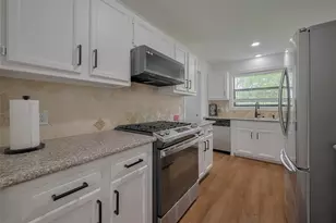 8057 Ridgeview Dr, Houston, TX 77055 - Photo 16