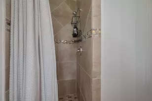 8057 Ridgeview Dr, Houston, TX 77055 - Photo 30