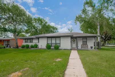 8057 Ridgeview Drive, Houston, TX 77055 - Photo 2