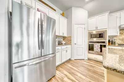 9107 Brett Court, Mont Belvieu, TX 77523 - Photo 10