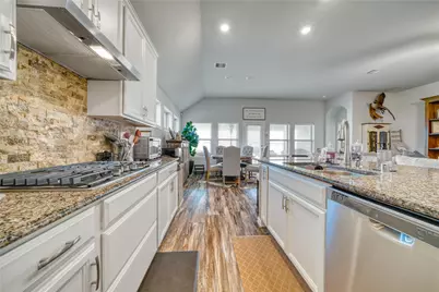 9107 Brett Court, Mont Belvieu, TX 77523 - Photo 14