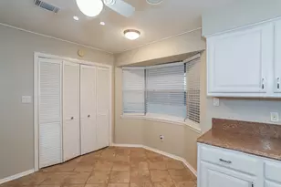 613 W Castle Harbour Dr, Friendswood, TX 77546 - Photo 2