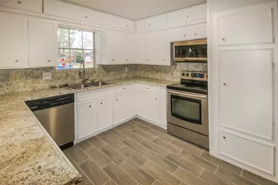 10534 Huntington Wood Drive, Houston, TX 77099 - Photo 8