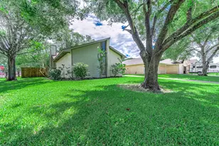 2702 Dove Tree Dr, Alvin, TX 77511 - Photo 2