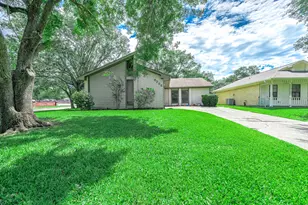 2702 Dove Tree Dr, Alvin, TX 77511 - Photo 2