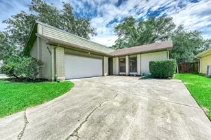 2702 Dove Tree Dr, Alvin, TX 77511 - Photo 4