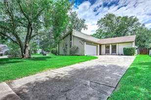 2702 Dove Tree Dr, Alvin, TX 77511 - Photo 2