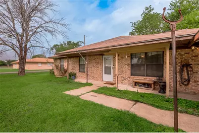 210 Bullard Street, Madisonville, TX 77864 - Photo 6