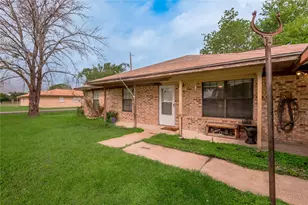 210 Bullard St, Madisonville, TX 77864 - Photo 6