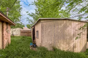 210 Bullard St, Madisonville, TX 77864 - Photo 36