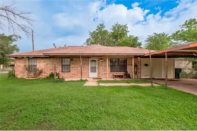 210 Bullard Street, Madisonville, TX 77864 - Photo 2