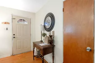 210 Bullard St, Madisonville, TX 77864 - Photo 8