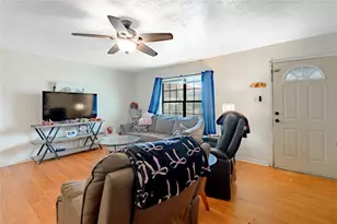 210 Bullard St, Madisonville, TX 77864 - Photo 10