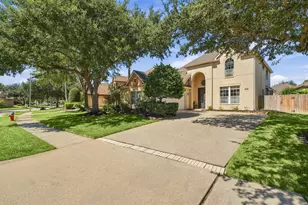 201 Lago Vista St, League City, TX 77565 - Photo 2