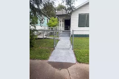 4002 Avenue O, Galveston, TX 77550 - Photo 2