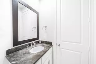 2426 Bevis St, Houston, TX 77008 - Photo 8