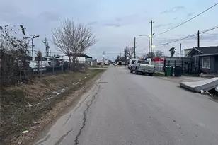 8016 Munn St, Houston, TX 77029 - Photo 12