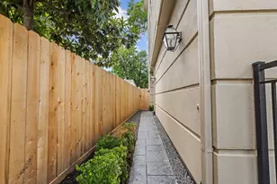 908 Thompson St, Houston, TX 77007 - Photo 32