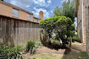 2806 Briarhurst Park, Houston, TX 77057 - Photo 24