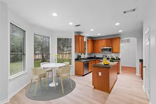 22 Almond Branch Pl, The Woodlands, TX 77382 - Photo 4