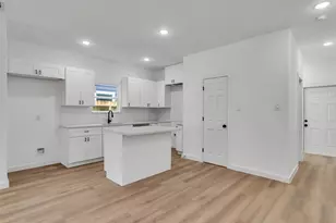 8102 Crestview Unit A/B Dr, Houston, TX 77028 - Photo 6