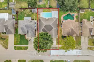 8802 Kensington Ct, La Porte, TX 77571 - Photo 2