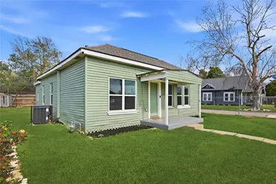 122 E James Street, Baytown, TX 77520 - Photo 2