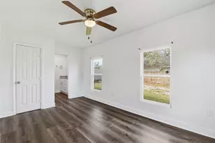 122 E James St, Baytown, TX 77520 - Photo 22