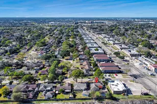 8011 La Roche Ln, Houston, TX 77036 - Photo 2