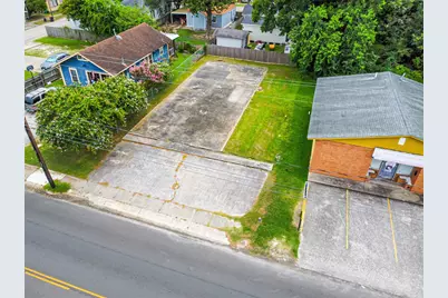 213 E Texas Avenue, Baytown, TX 77520 - Photo 1