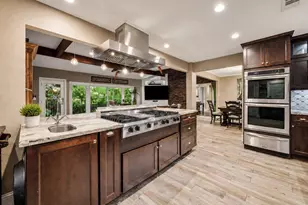 5 Tree Frog Dr, Houston, TX 77074 - Photo 2