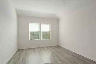 5521 Fox Blf Dr, Bryan, TX 77807 - Photo 8