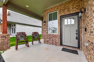 126 Peachleaf Ct, Anahuac, TX 77514 - Photo 2