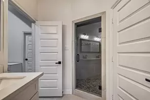 126 Peachleaf Ct, Anahuac, TX 77514 - Photo 16