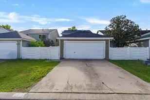 3819 W Traditions Ct, Houston, TX 77082 - Photo 36