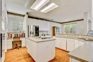 1505 Maple Leaf Ct, Pearland, TX 77581 - Photo 6