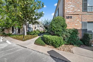 1811 Stoney Brook Dr, Houston, TX 77063 - Photo 38