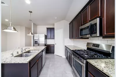 8307 Oakleaf Meadow Court, Rosharon, TX 77583 - Photo 12