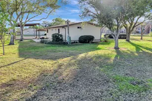 293 Co Rd 406, Edna, TX 77957 - Photo 34