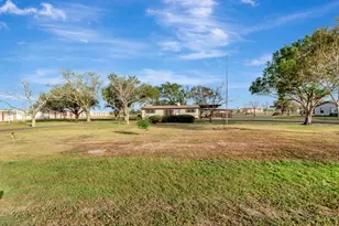 293 Co Rd 406, Edna, TX 77957 - Photo 4