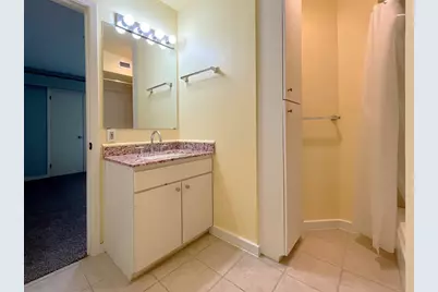 8211 Katy Freeway #17, Houston, TX 77024 - Photo 18