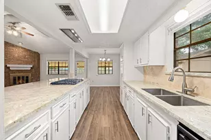 2019 Franklin Cir, Rosenberg, TX 77471 - Photo 6