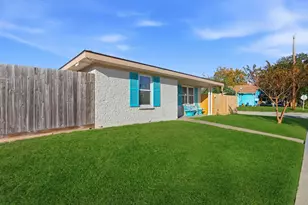 4702 Ave P 1/2, Galveston, TX 77551 - Photo 2