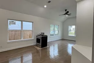 923 Adele St, Houston, TX 77009 - Photo 10