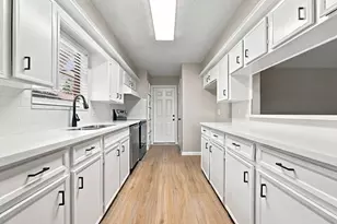 9859 Sageroyal Ln, Houston, TX 77089 - Photo 10