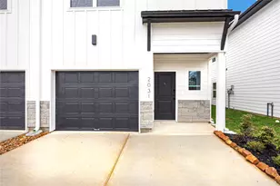2031 Longmire Villas Ct, Conroe, TX 77304 - Photo 2