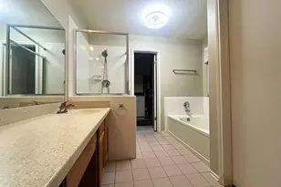 2735 S Peach Hollow Cir, Pearland, TX 77584 - Photo 18