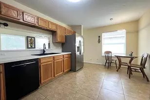 2735 S Peach Hollow Cir, Pearland, TX 77584 - Photo 12