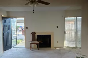 10827 S Braes Bend Dr, Houston, TX 77071 - Photo 2