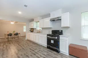 2002 Nottingham St, Pasadena, TX 77502 - Photo 2